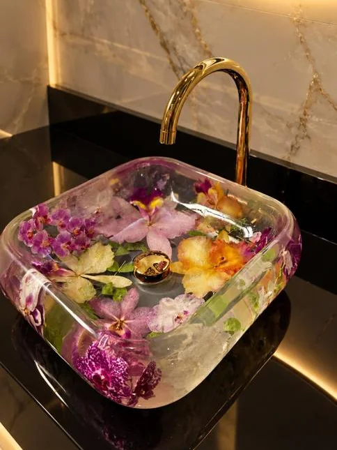 Flores, no lavabo